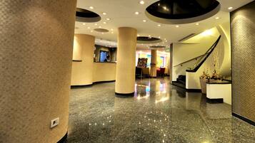 Breakfast (EUR 10 per person)