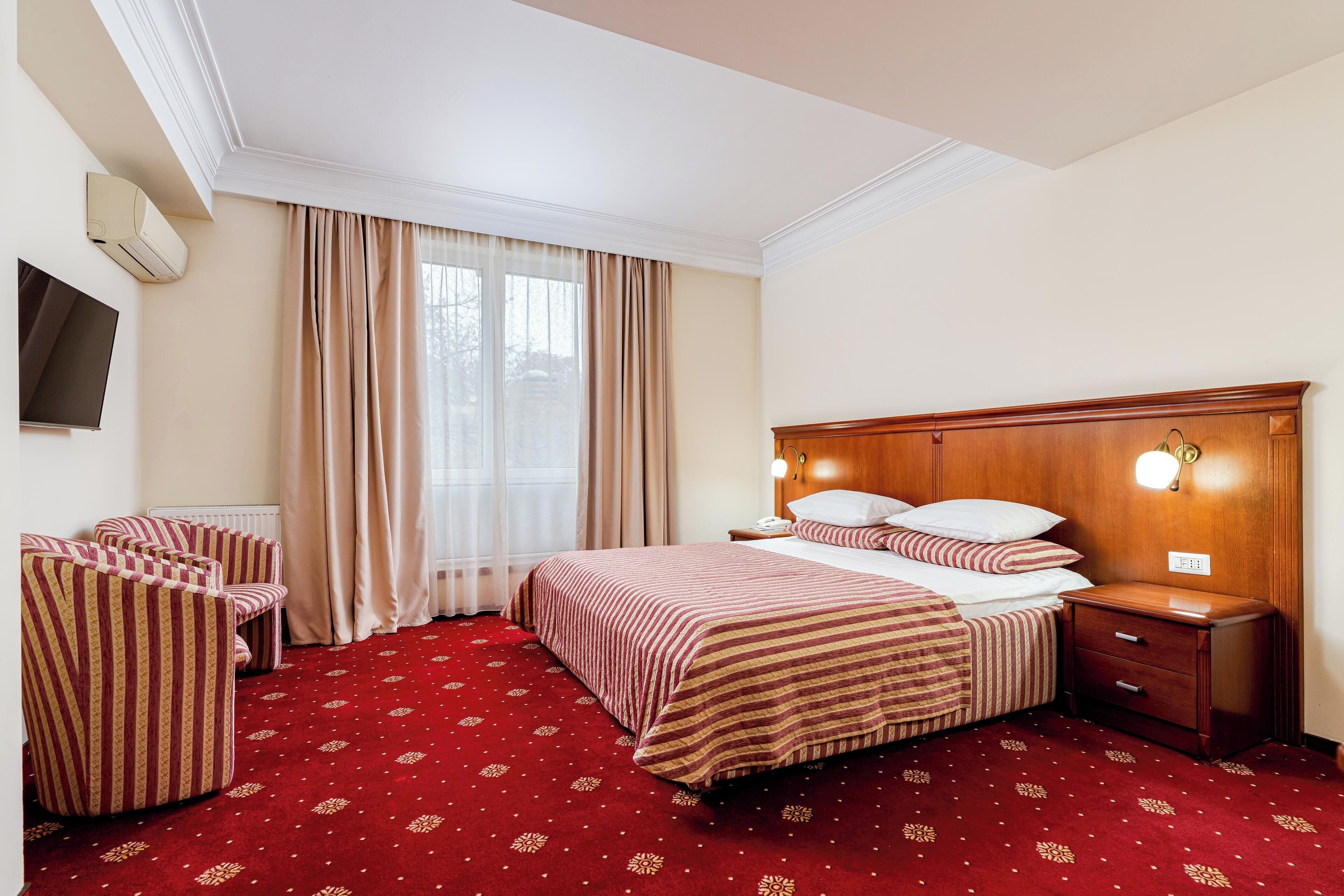 Junior Studio Suite | 2 bedrooms, minibar, in-room safe, desk
