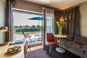 Doppelzimmer, Terrasse | Allergikerbettwaren, Minibar, Zimmersafe, individuell dekoriert