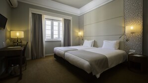Premium bedding, Select Comfort beds, minibar, in-room safe - Miraparque (Lisbon)