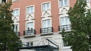 Property entrance - Miraparque (Lisbon)