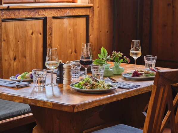 Breakfast and dinner served, German cuisine