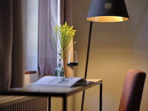 Premium eenpersoonskamer | Hypoallergeen beddengoed, een bureau, verduisterende gordijnen