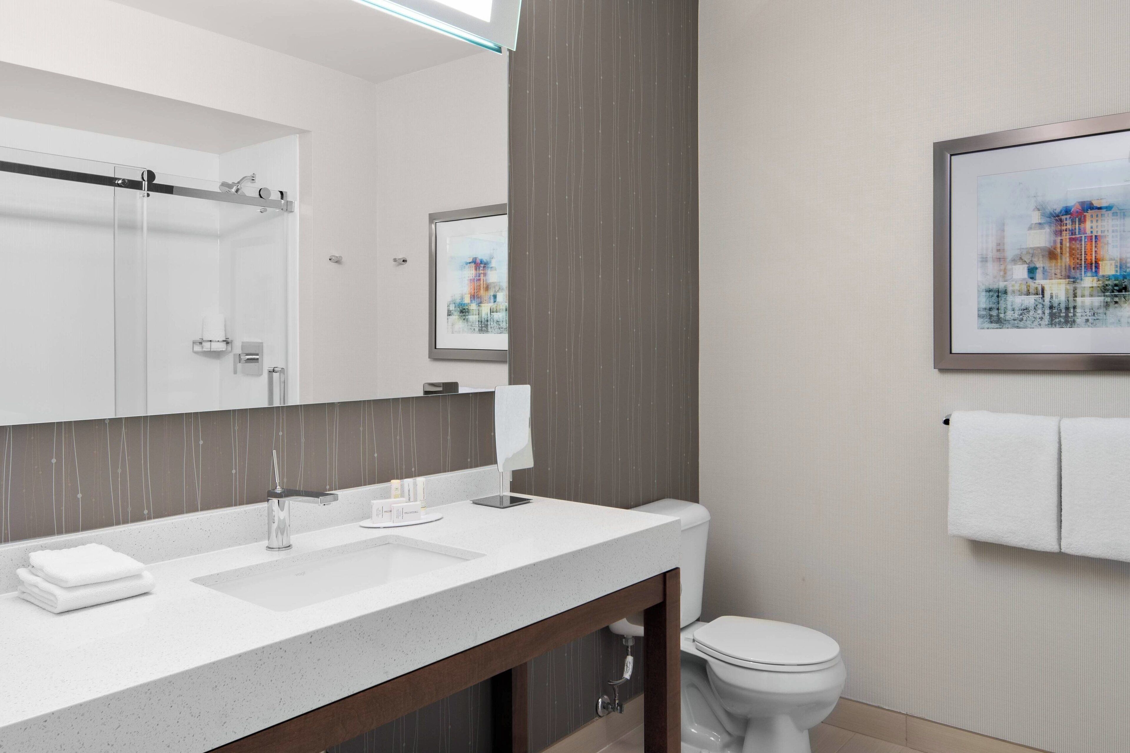 Photo - Courtyard by Marriott Edmonton Downtown