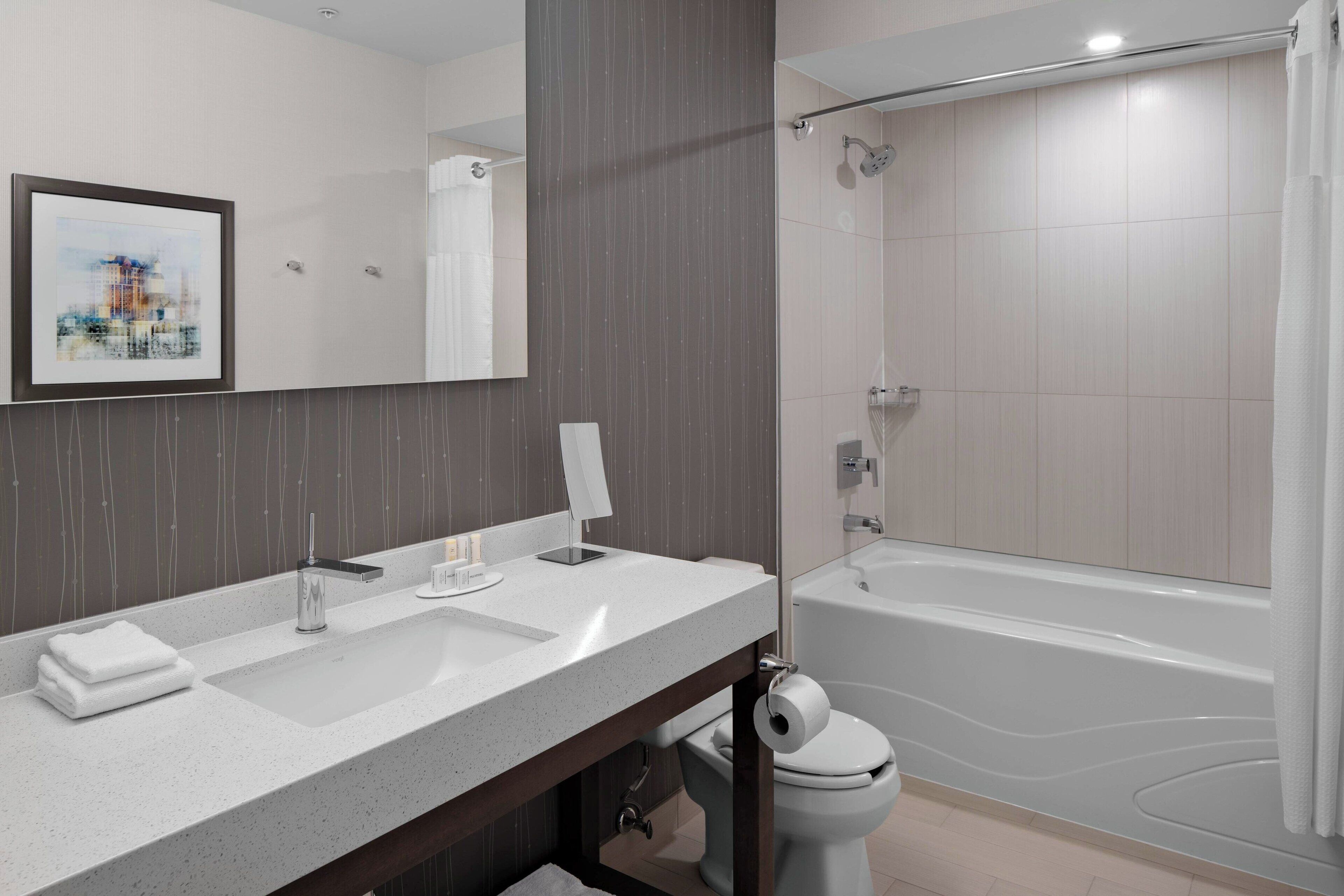 Photo - Courtyard by Marriott Edmonton Downtown