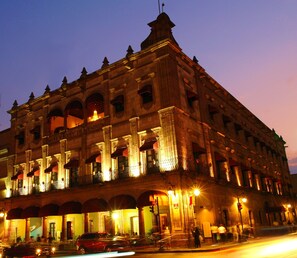 Front of property – evening/night - Virrey de Mendoza (Morelia)