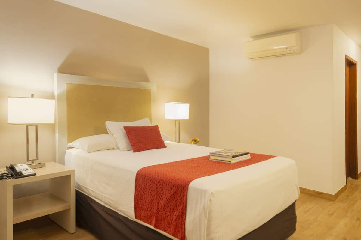 Standard Room, 1 Double Bed | In-room safe, blackout curtains, free WiFi, bed sheets