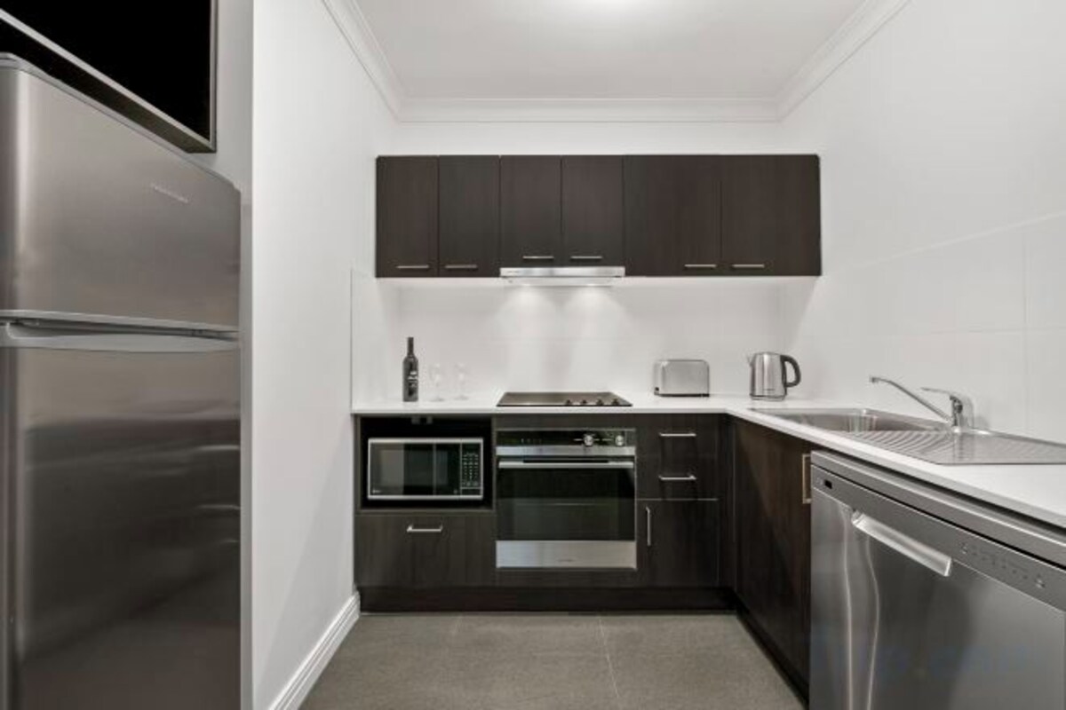 Private kitchen | Coffee/tea maker, fridge, microwave, stovetop