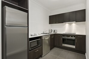 Fridge, microwave, stovetop, dishwasher