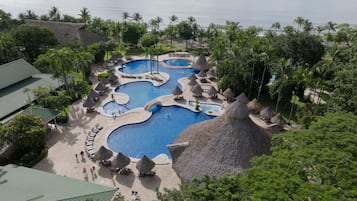 Outdoor pool, pool loungers