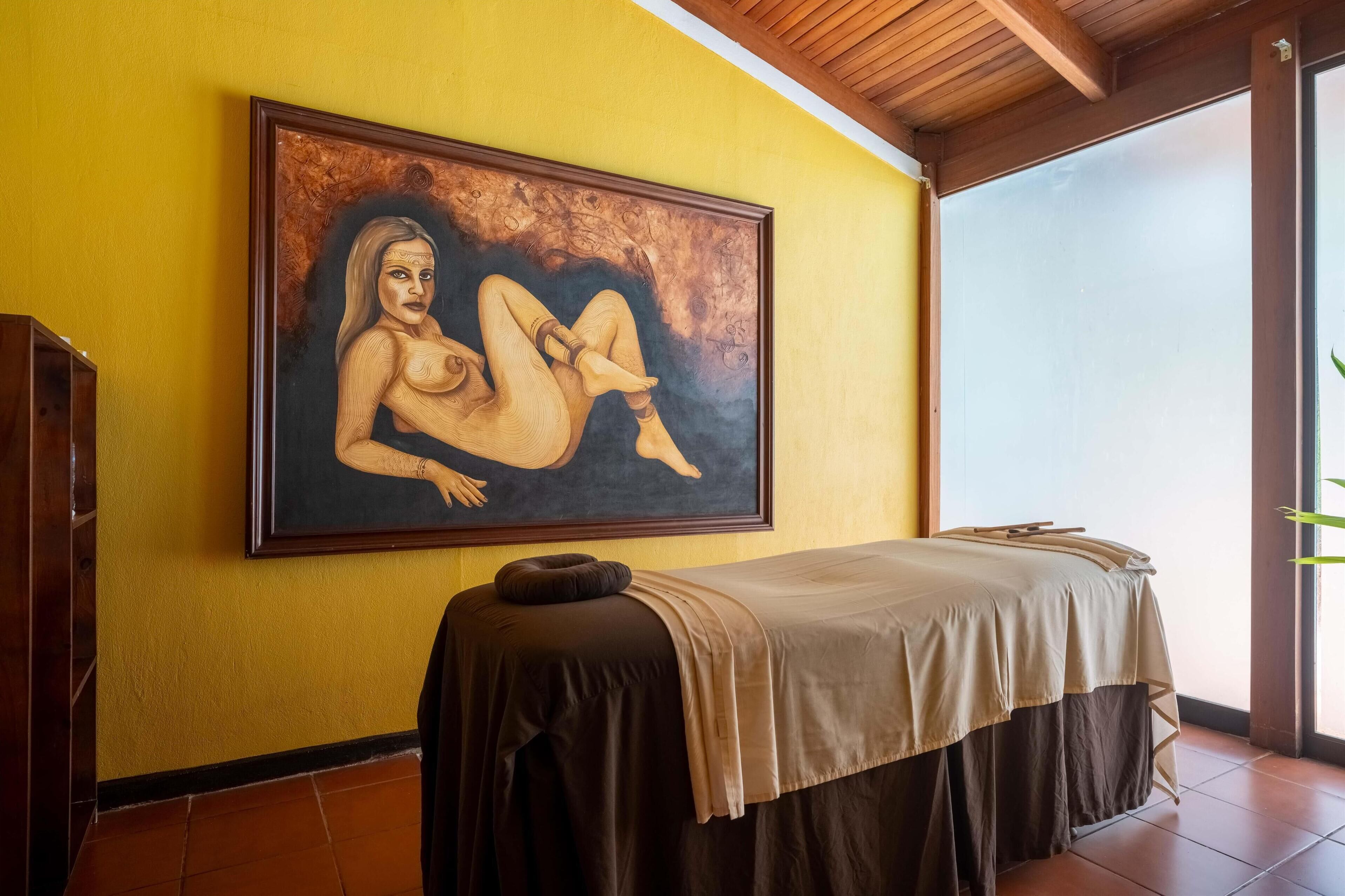 Sauna, bain à remous, soins corporels, soins d'aromathérapie