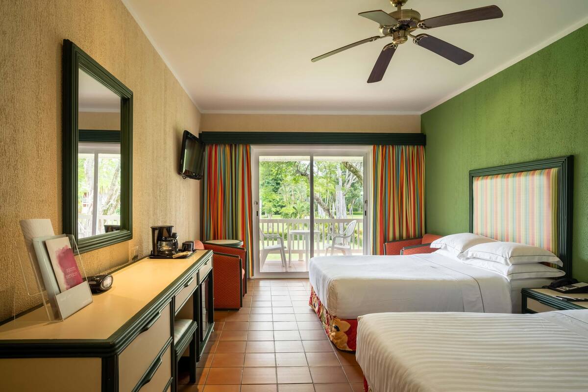 Superior Room | Minibar, in-room safe, desk, blackout drapes