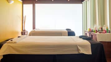 Sauna, Whirlpool, Körperbehandlungen, Aromatherapie, Warmsteinmassagen