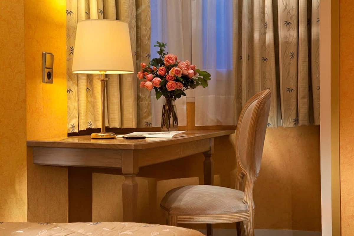 Két bảo mật tại phòng, truy cập Internet không dây miễn phí 