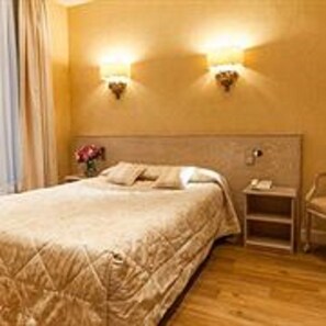 Caja fuerte, wifi gratis, ropa de cama y accesible en silla de ruedas