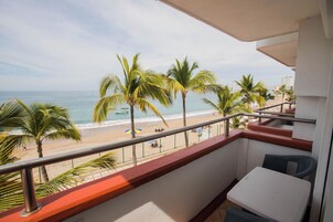 Quarto standard, 2 camas de casal, vista para o oceano | Terraço/pátio