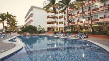 Outdoor pool, open 9:00 AM to 8:00 PM, pool umbrellas