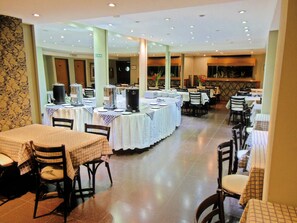 Breakfast area - Hotel Impala (Buenos Aires)
