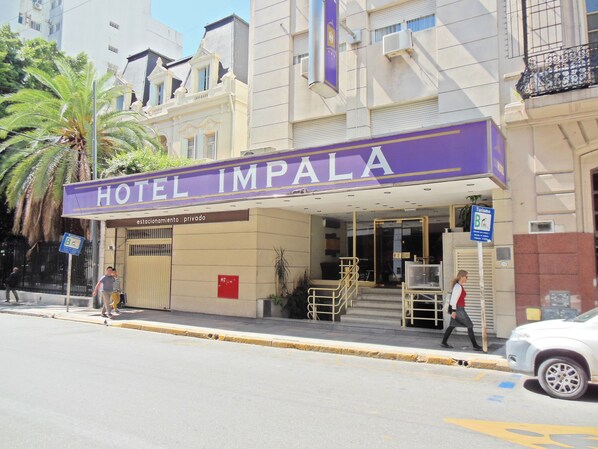 Property entrance - Hotel Impala (Buenos Aires)