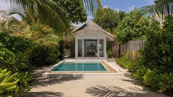 Villa Deluxe, piscine privée, en bord de plage | 1 chambre, literie de qualité supérieure, minibar