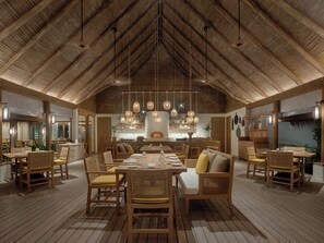 5 restaurantes; se sirven comidas, cenas y brunch