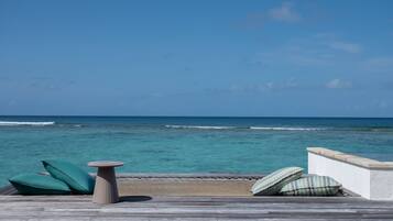 Villa, 2 chambres, piscine privĂ©e, sur l'eau | Vue sur la plage/lâocĂ©an