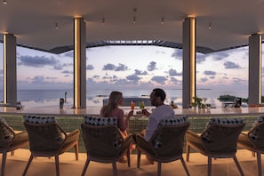 Bar en bord de piscine