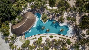 Indoor pool, 2 outdoor pools, free pool cabanas, pool umbrellas - Six Senses Kanuhura (Kanuhura)