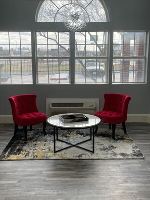 Coin salon dans le hall