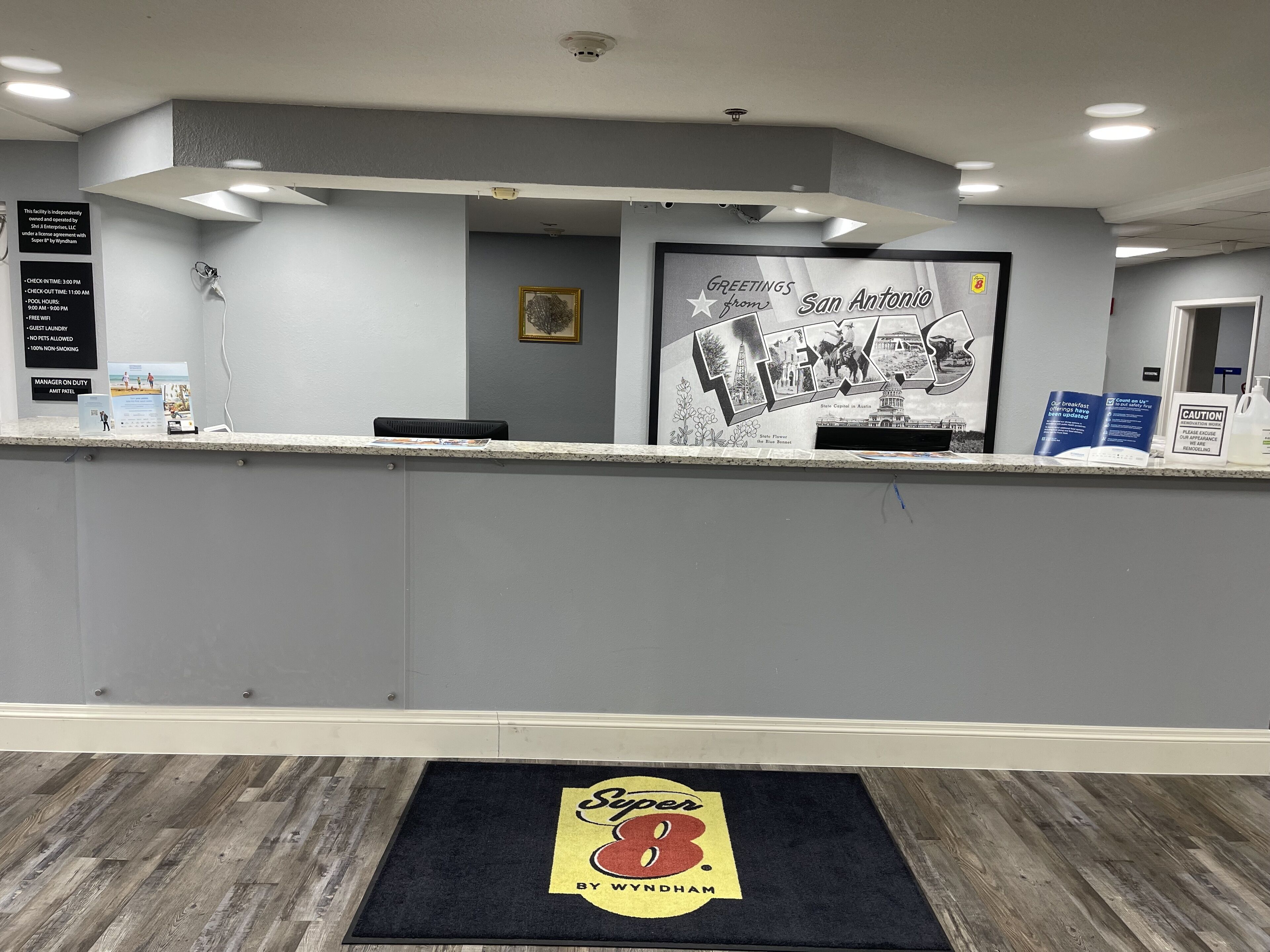 Photo - Super 8 by Wyndham San Antonio Downtown NE