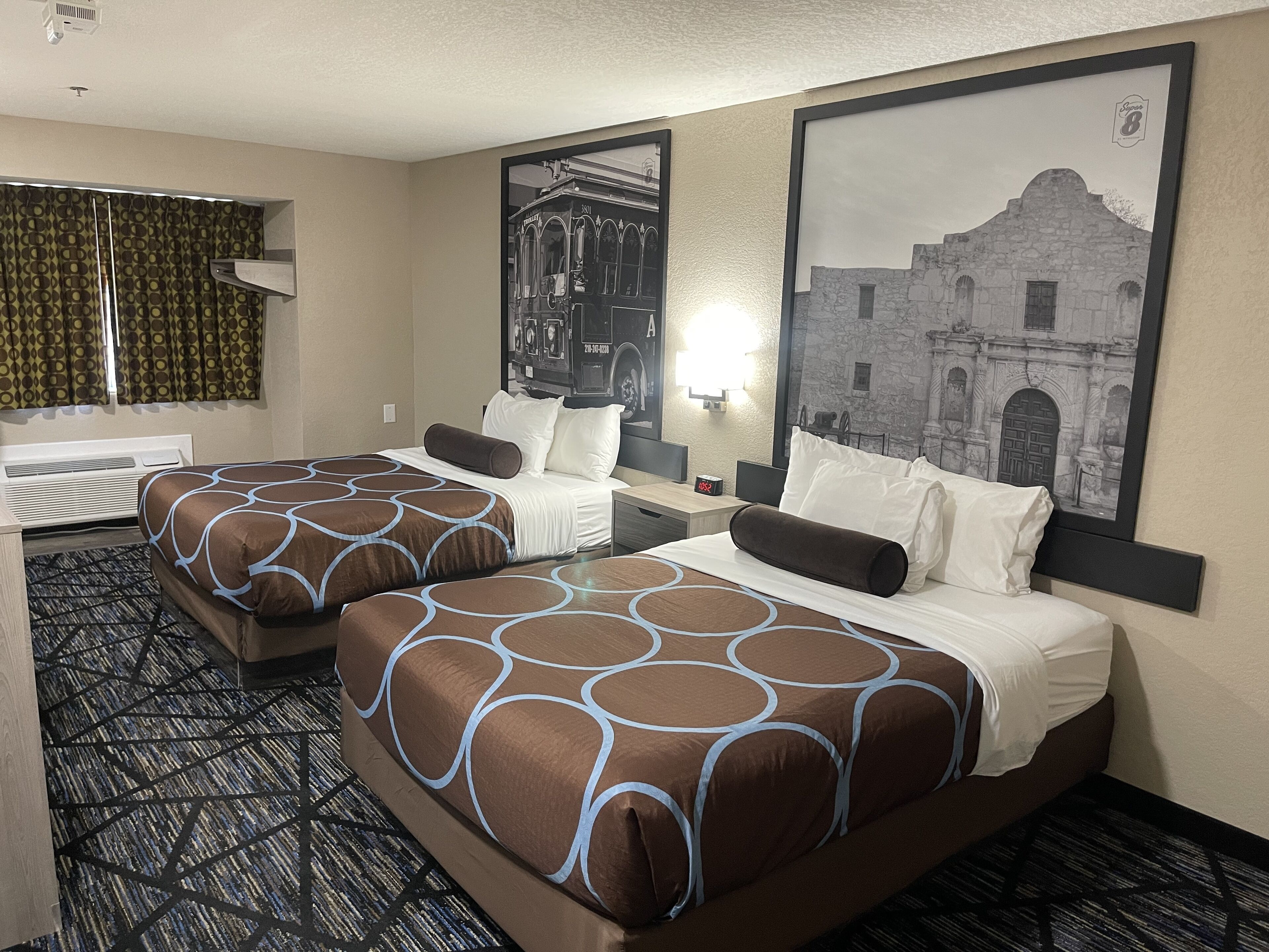 Photo - Super 8 by Wyndham San Antonio Downtown NE