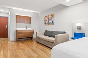 Caja de seguridad en la habitación, escritorio y cortinas blackout 