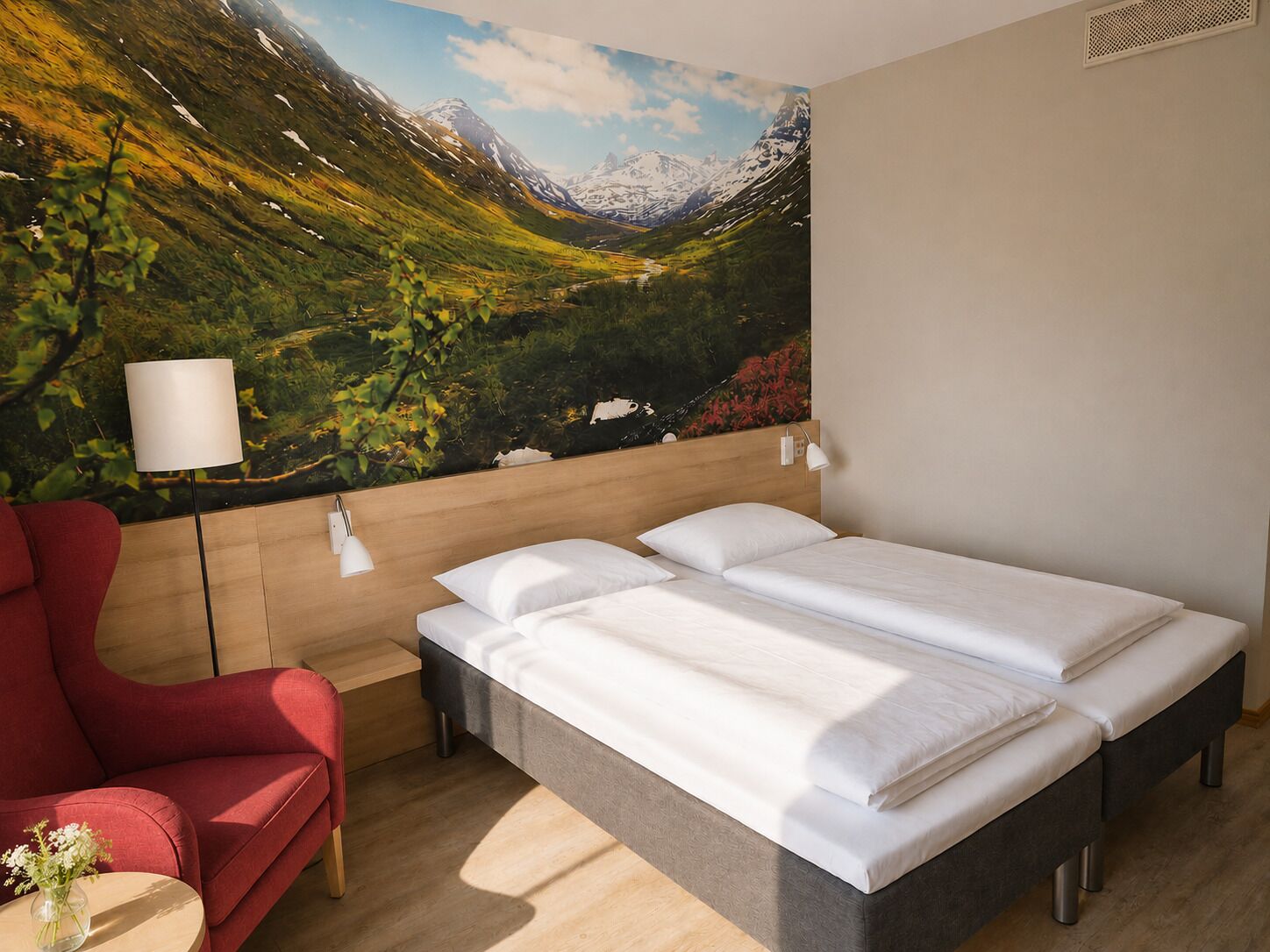 Minibar, escritorio, wifi gratis y ropa de cama 