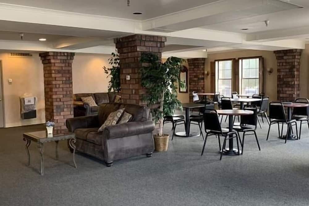 Hardman House Inn & Suites