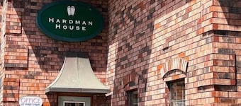 Hardman House Inn & Suites