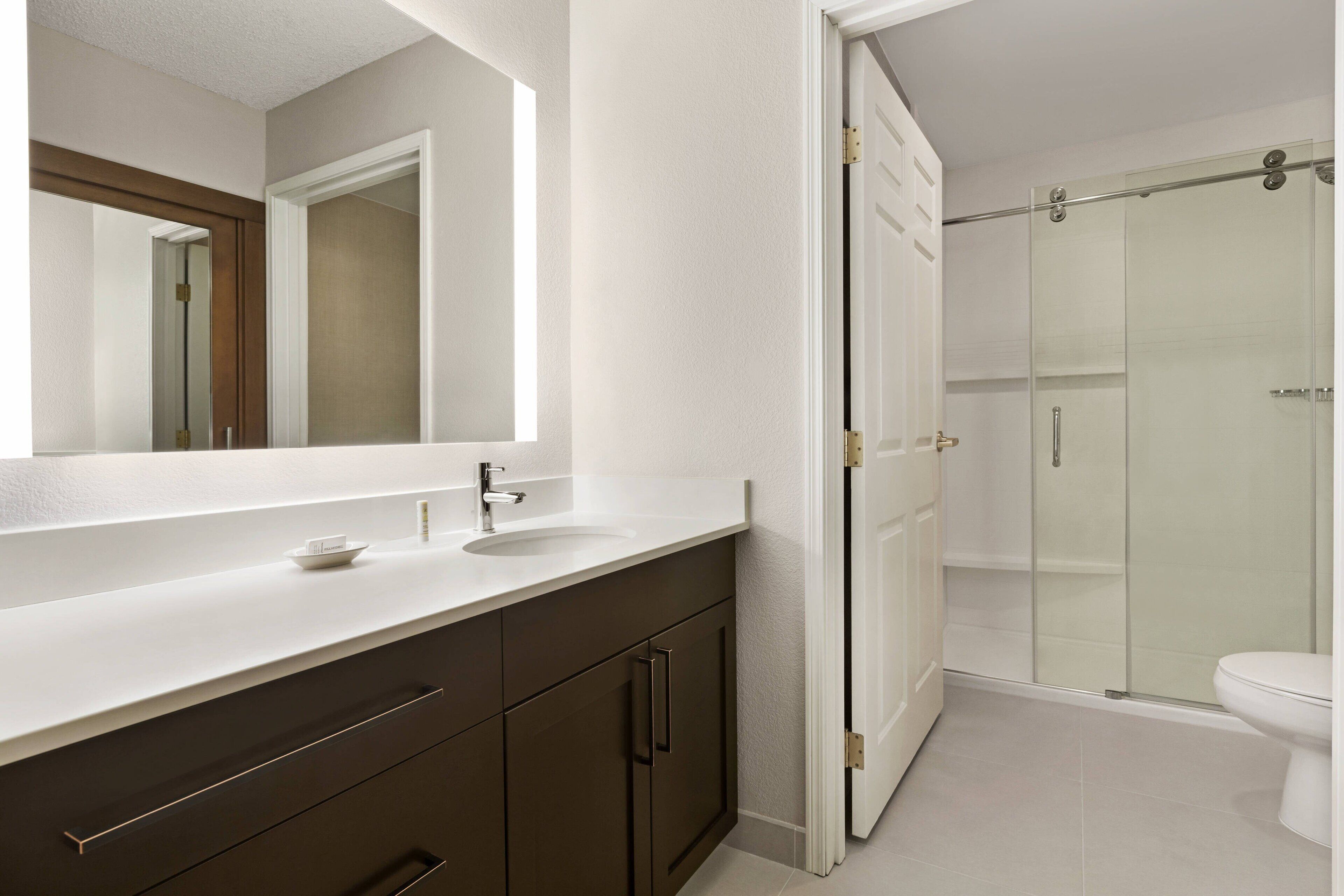 combined shower/bathtub, free toiletries, hair dryer, towels