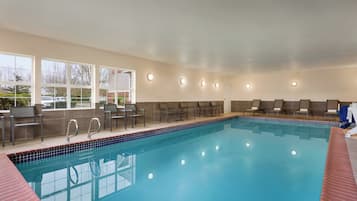 Kolam renang tertutup