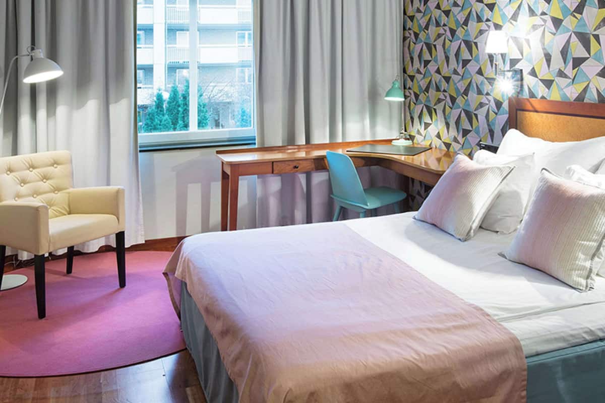 standard double | minibar, individually decorated, desk, laptop workspace