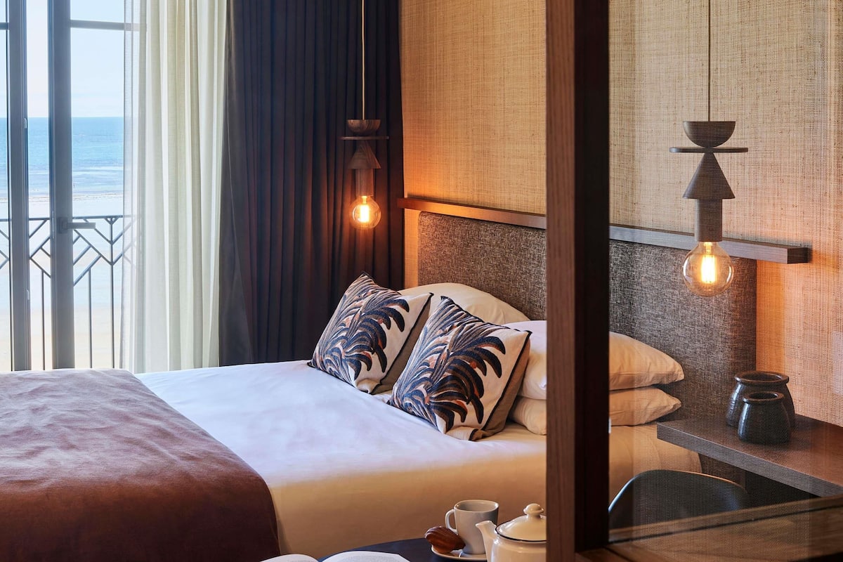 privilege, room, 1 double bed, sea view | pillow-top beds, in-room safe, desk, blackout curtains