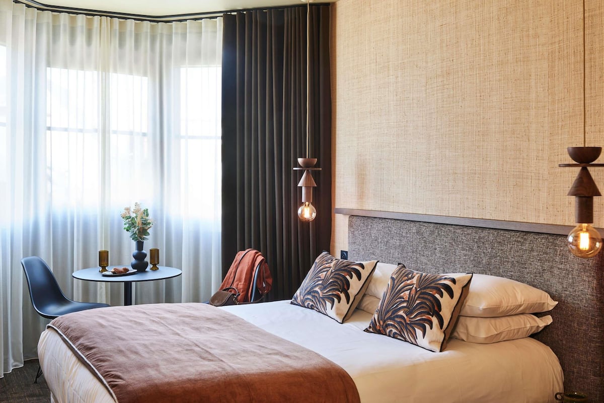 Classic Room, 1 Double Bed, Partial Sea View