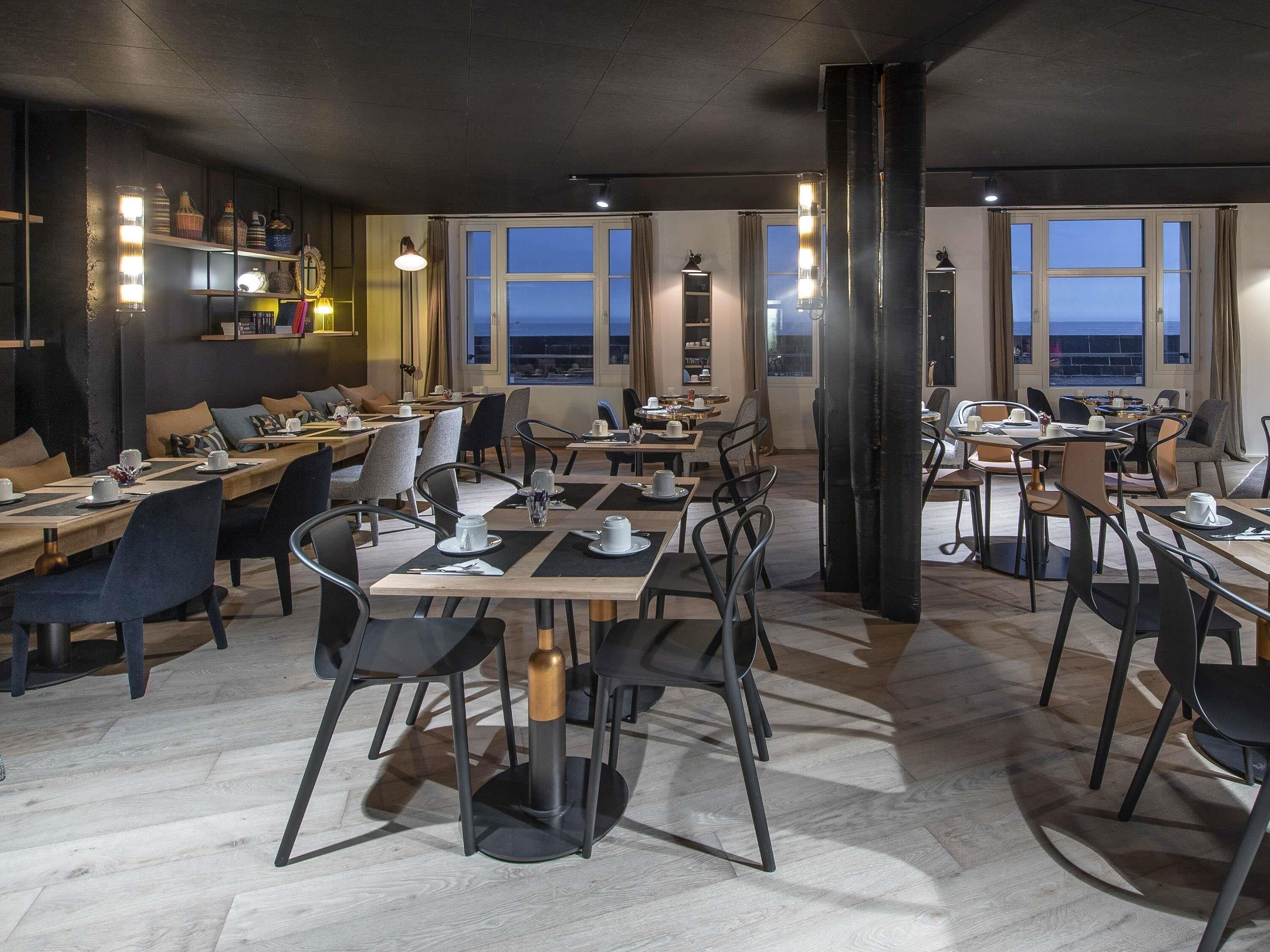 Petit déjeuner continental (20 EUR par personne)