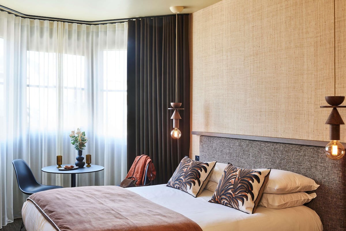 Classic Room, 1 Double Bed, Partial Sea View