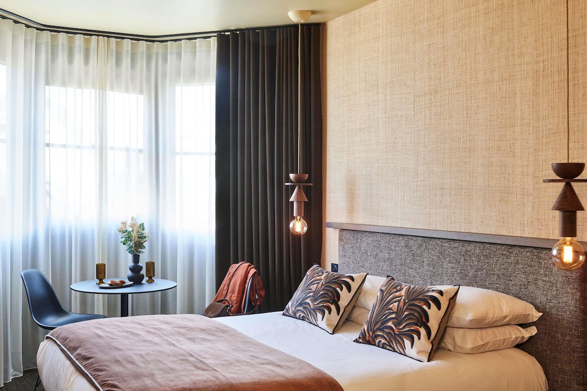 Classic Room, 1 Double Bed, Partial Sea View