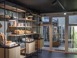 Tägliches Frühstücksbuffet gegen Gebühr