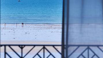 Privilege - Rum - 1 dubbelsÀng - havsutsikt | BÀddmadrasser, vÀrdeförvaringsskÄp pÄ rummet och skrivbord