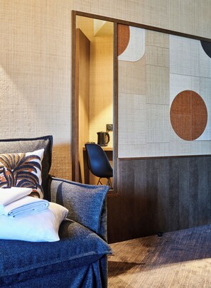 Suite, 1 King Bed with Sofa bed, Sea View