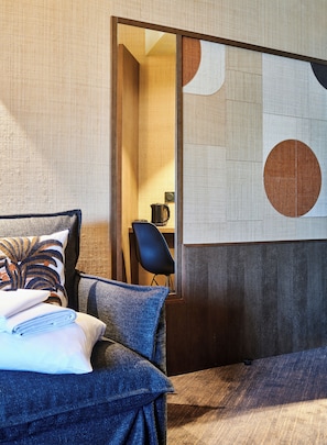 Suite, 1 King Bed with Sofa bed, Sea View