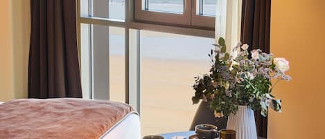 Pillowtop beds, in-room safe, desk, blackout drapes
