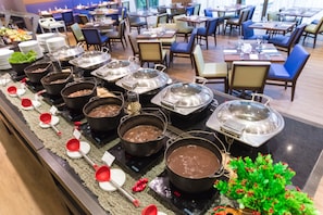 Breakfast, lunch, dinner served; international cuisine