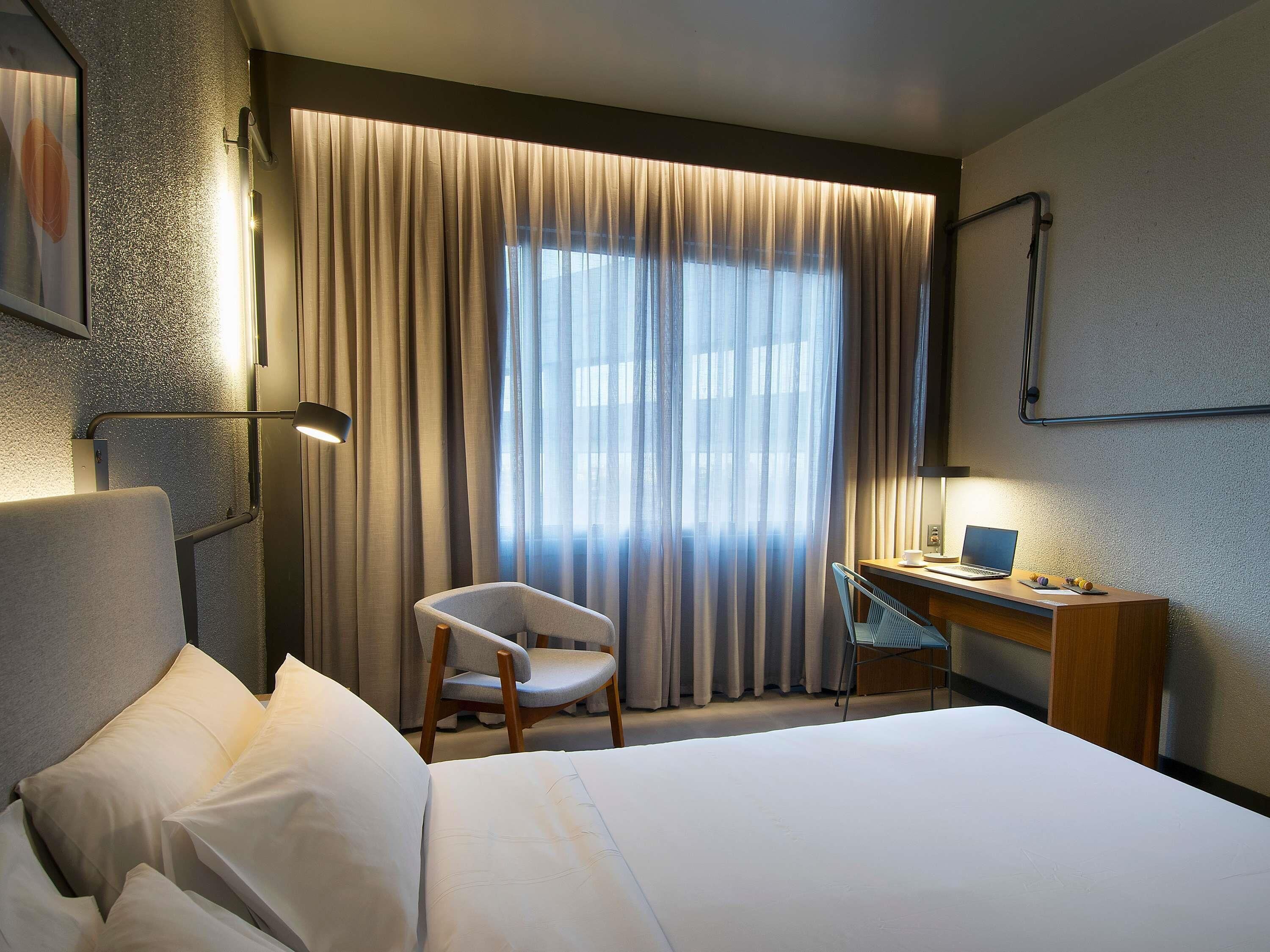 Executive Room, 1 Double Bed | Minibar, in-room safe, desk, blackout curtains